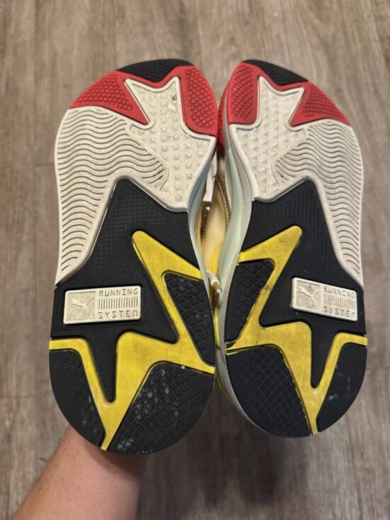 Athletic_Shoes